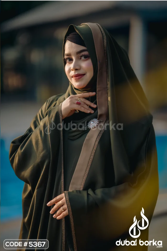 Zeenat Contrast Abaya – A Statement of Elegance for Eid 2025 - Image 6